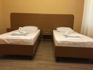 Гостиница Guest House Brizas Лоо Двухместный номер с 2 отдельными кроватями и балконом-2
